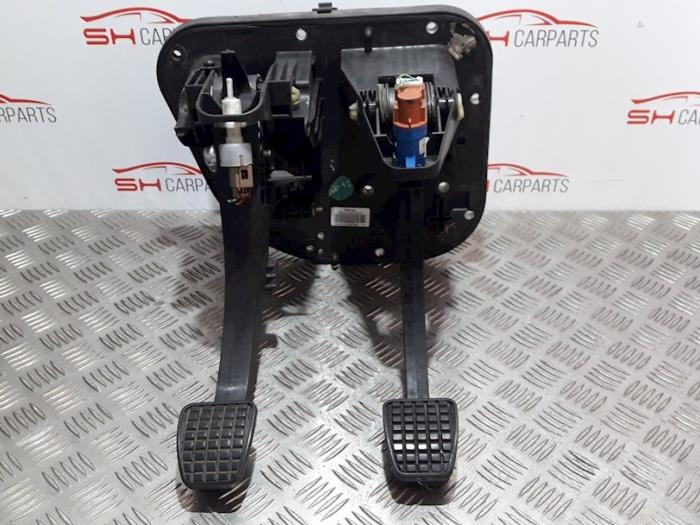 Set of pedals from a Iveco New Daily IV 35S17W, 35S17WD 2011