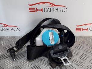 Used Front seatbelt, right Mercedes A (W176) 2.2 A-200 CDI, A-200d 16V Price € 100,00 Margin scheme offered by SH Carparts