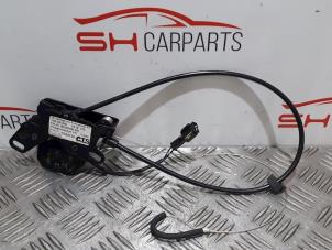 Usagé Verrouillage toit escamotable Peugeot 307 CC (3B) 2.0 16V Prix € 22,00 Règlement à la marge proposé par SH Carparts