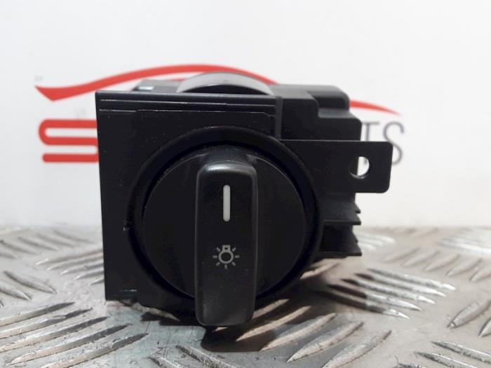 Light switch from a Mercedes-Benz B (W245,242) 1.7 B-170 16V 2005