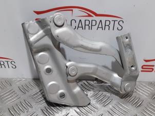 Usagé Charnière capot Mercedes B (W245) 1.7 B-170 16V Prix € 20,00 Règlement à la marge proposé par SH Carparts