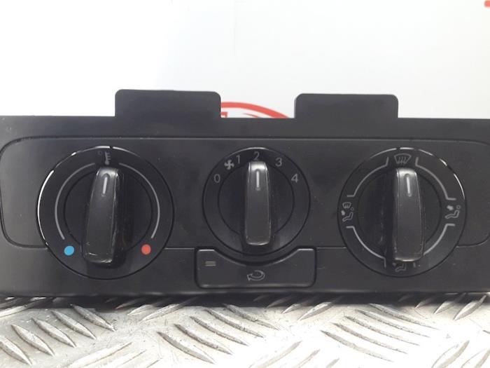 Panel de control de calefacción de un Volkswagen Polo V (6R) 1.2 12V 2011