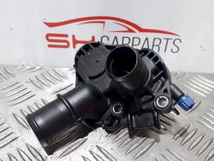 Used Thermostat housing Peugeot 208 I (CA/CC/CK/CL) 1.2 Vti 12V PureTech 82 Price € 16,00 Margin scheme offered by SH Carparts