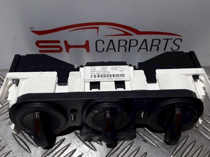 Panel de control de calefacción de un Seat Ibiza IV SC (6J1) 1.2 TSI 2014