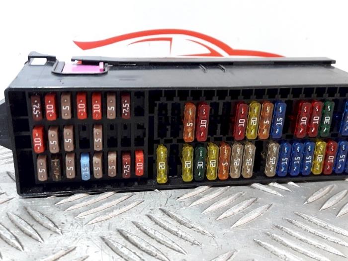 Caja de fusibles de un Seat Ibiza IV SC (6J1) 1.2 TSI 2014