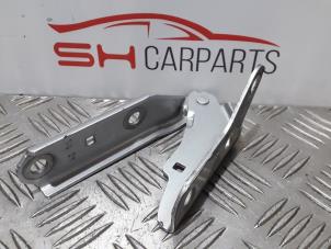 Used Bonnet Hinge Volkswagen Polo IV (9N1/2/3) 1.2 Price € 8,00 Margin scheme offered by SH Carparts