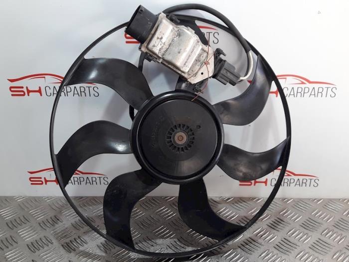 Cooling fans from a Mercedes-Benz A (W176) 1.6 A-180 16V 2015