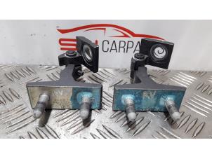 Used Front door hinge, right Mercedes A (177.0) 1.3 A-200 Turbo 16V Price on request offered by SH Carparts