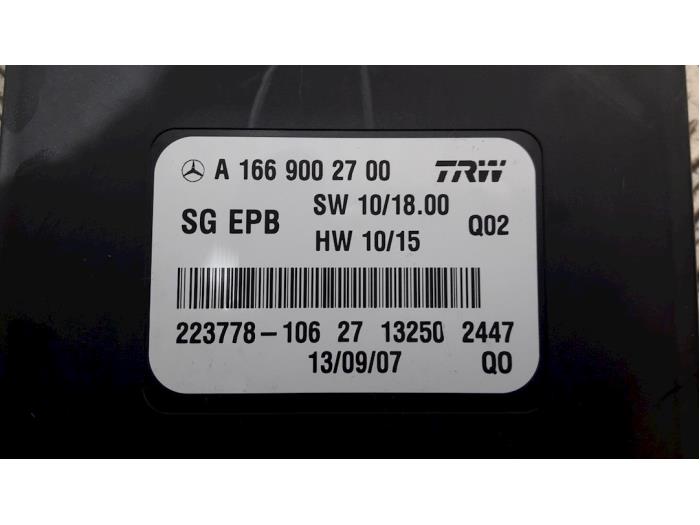 Parking brake module from a Mercedes-Benz A (W176) 1.5 A-180 CDI, A-180d 16V 2013
