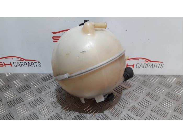 Expansion vessel from a Mercedes-Benz Vito (639.6) 2.2 113 CDI 16V Euro 5 2011
