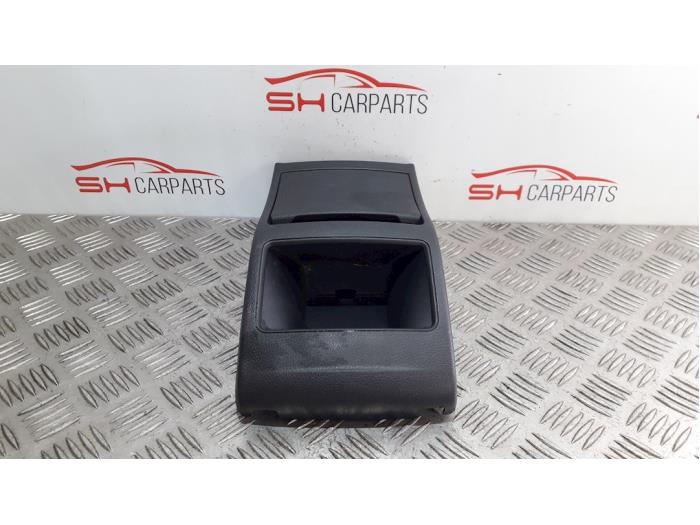 Begagnade Askkopp, bak Mercedes A (W176) 1.6 A-180 16V Pris € 15,00 Marginaltabell erbjuds av SH Carparts
