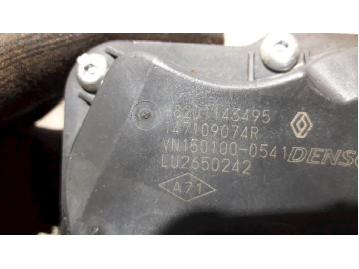 EGR valve from a Mercedes-Benz A (W176) 1.5 A-180 CDI, A-180d 16V 2015
