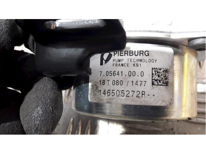 Vacuum pump (diesel) from a Mercedes-Benz A (W176) 1.5 A-180 CDI, A-180d 16V 2015