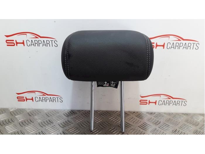 Używane Zaglówek Mercedes A (W176) 2.2 A-200 CDI, A-200d 16V Cena € 35,00 Procedura marży oferowane przez SH Carparts