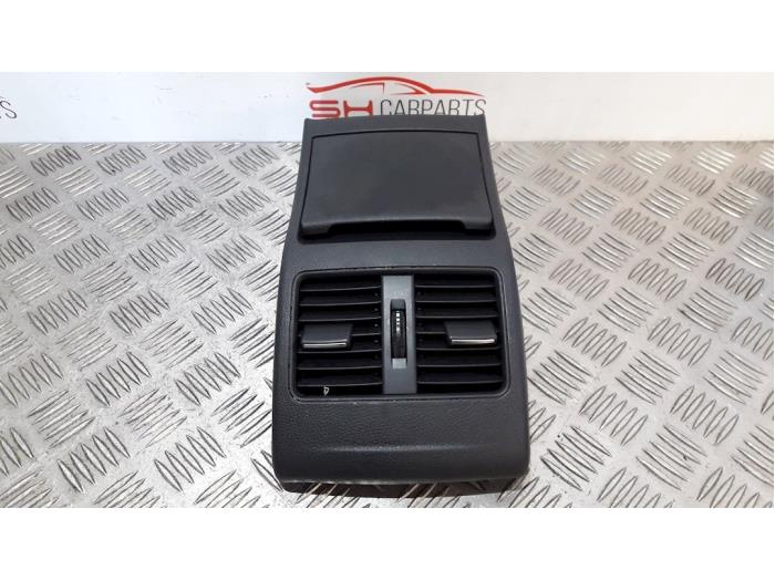 Begagnade Askkopp, bak Mercedes A (W176) 2.2 A-200 CDI, A-200d 16V Pris € 40,00 Marginaltabell erbjuds av SH Carparts