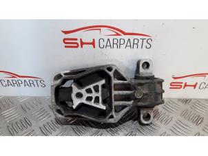 Used Engine mount Mercedes A (W176) 2.2 A-200 CDI, A-200d 16V Price € 15,00 Margin scheme offered by SH Carparts