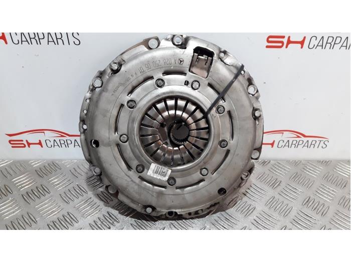 Clutch kit (complete) from a Mercedes-Benz A (W176) 1.6 A-180 16V 2016