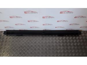 Used Luggage compartment cover Landrover Vogue Price on request offered by SH Carparts