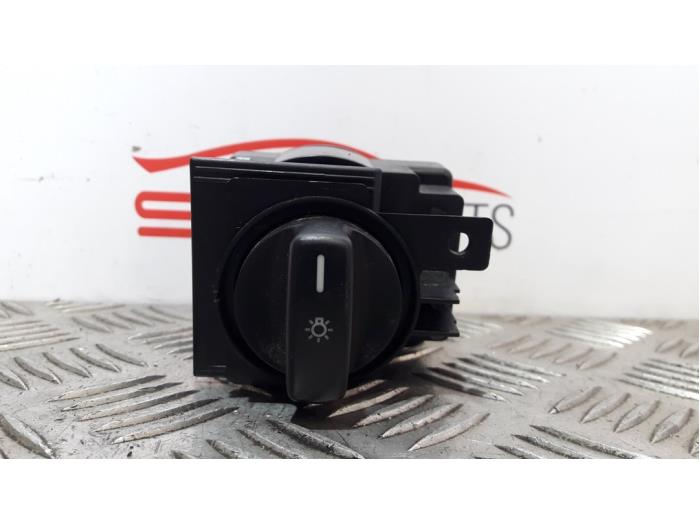 Gebrauchte Licht Schalter Mercedes A (W169) 1.5 A-160 Preis € 10,00 Margenregelung angeboten von SH Carparts