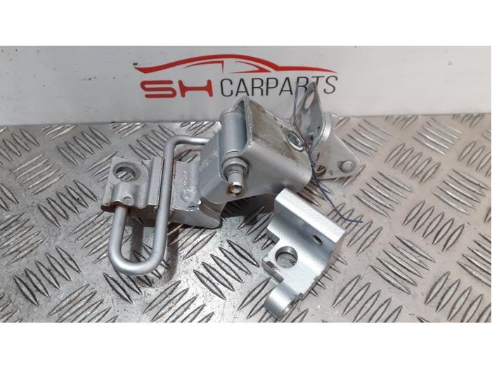 Rear door hinge, right from a Porsche Cayenne (9PA) 4.5 S V8 32V 2005
