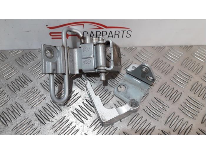 Front door hinge, right from a Porsche Cayenne (9PA) 4.5 S V8 32V 2005