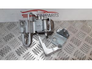 Used Front door hinge, right Porsche Cayenne (9PA) 4.5 S V8 32V Price € 6,00 Margin scheme offered by SH Carparts