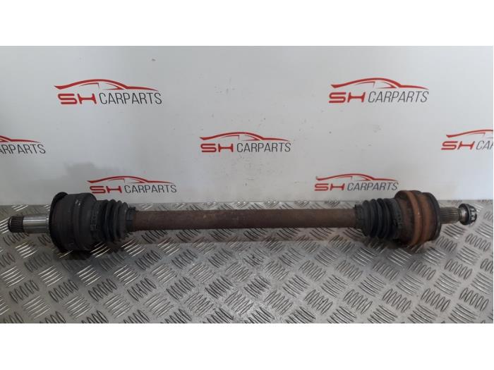 Drive shaft, rear right from a Mercedes-Benz C (W204) 1.8 C-180K 16V 2008