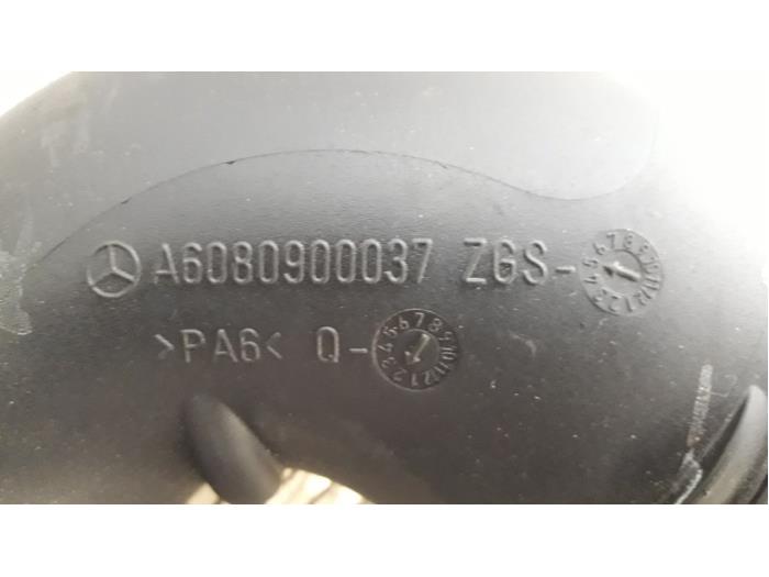 Tuyau d'aspiration air d'un Mercedes-Benz A (177.0) 2.0 A-35 AMG Turbo 16V 4Matic 2020