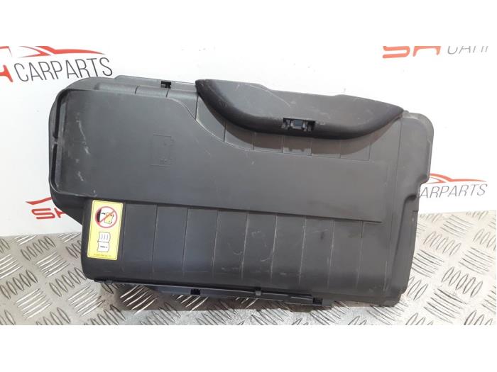 Begagnade Batterilock Mercedes A (W176) 1.6 A-180 16V Pris € 20,00 Marginaltabell erbjuds av SH Carparts