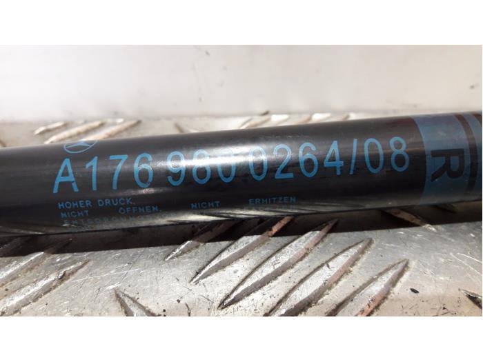 Amortyzator gazowy prawy tyl z Mercedes-Benz A (W176) 1.6 A-180 16V 2015