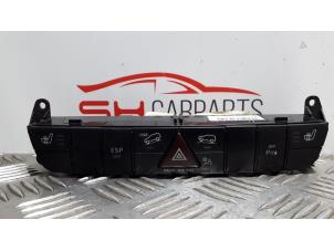 Used Switch (miscellaneous) Mercedes ML II (164/4JG) 3.0 ML-280 CDI 4-Matic V6 24V Price € 45,00 Margin scheme offered by SH Carparts