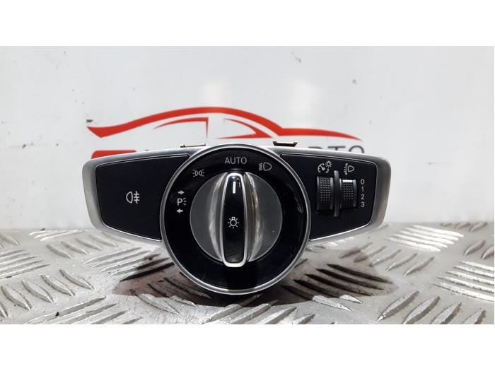 Licht Schalter van een Mercedes-Benz C (W205) C-200 1.6 CDI BlueTEC, C-200 d 16V 2015
