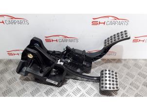 Used Set of pedals Mercedes A (177.0) 1.5 A-180d Price on request offered by SH Carparts