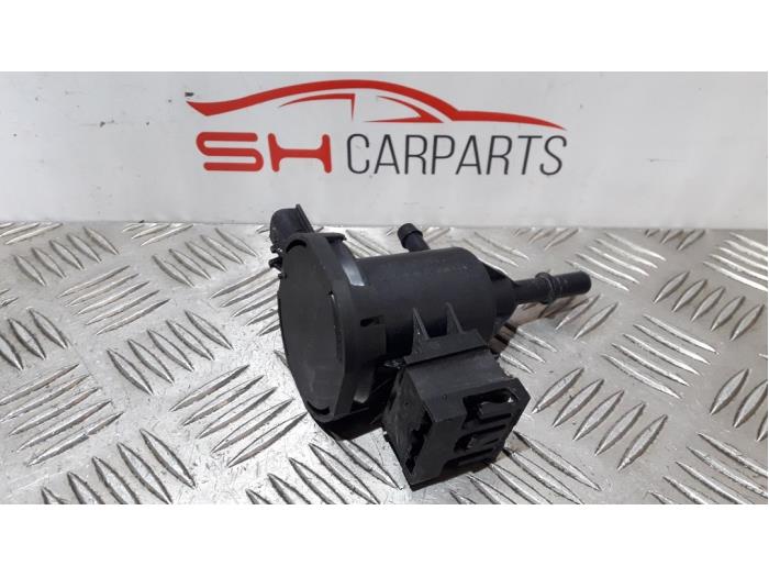 Gebrauchte Kraftstoffverteiler Mercedes GLA (156.9) 1.6 180 16V Preis € 35,00 Margenregelung angeboten von SH Carparts