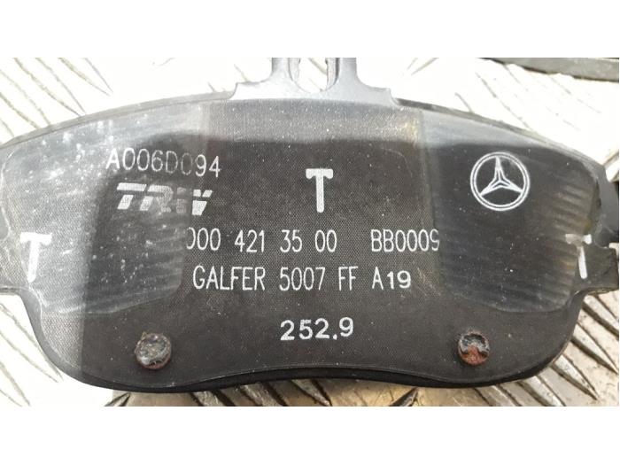Bremsen Set Komplett vorne Mercedes GLA 1.6 200 16V - A006D094