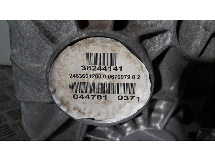 Caja de cambios de un Mercedes-Benz CLA (117.3) 1.6 CLA-180 16V 2014