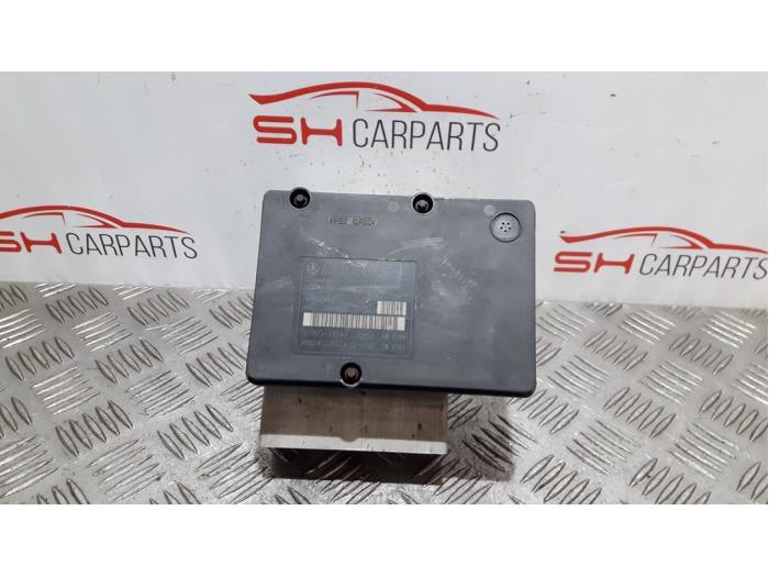 Usagé Pompe ABS Mercedes CLK (R209) 3.2 320 V6 18V Prix € 95,00 Règlement à la marge proposé par SH Carparts