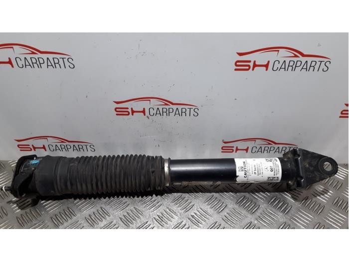 Rear shock absorber rod, left from a Mercedes-Benz GLE (W166) 250d 2.0 2017