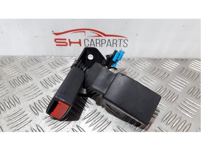 Rear seatbelt buckle, right from a Mercedes-Benz CLA (117.3) 2.2 CLA-220 CDI 16V 2017