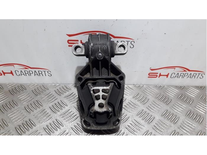 Engine mount from a Mercedes-Benz CLA (117.3) 1.6 CLA-180 16V 2013