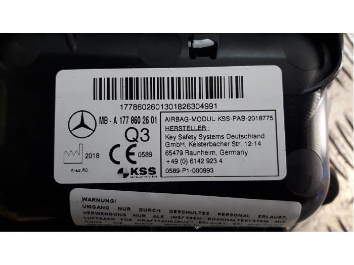 Airbag rechts (Armaturenbrett) van een Mercedes-Benz A (177.0) 1.5 A-180d 2019