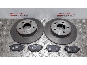 Used Brake disc + block back Mercedes A (177.0) 1.5 A-180d Price on request offered by SH Carparts