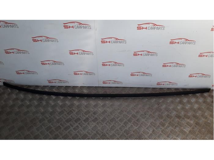 Roof strip, right from a Mercedes-Benz A (177.0) 1.5 A-180d 2019