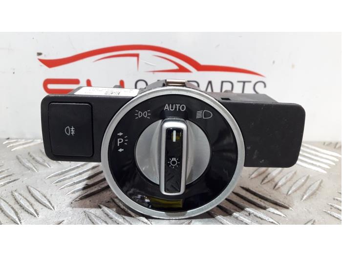 Light switch from a Mercedes-Benz B (W246,242) 1.5 B-180 CDI 16V 2014