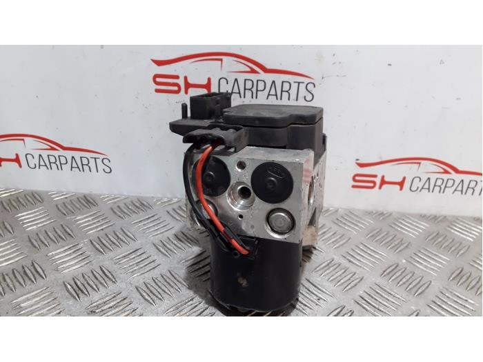 Bloc ABS d'un Mercedes-Benz CL (215) 5.0 CL-500 V8 24V 2003
