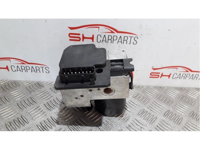 Używane Pompa ABS Mercedes CL (215) 5.0 CL-500 V8 24V Cena € 70,00 Procedura marży oferowane przez SH Carparts