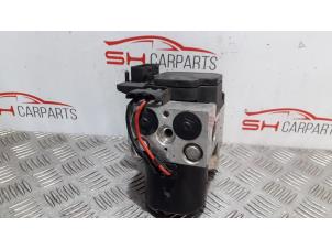 Bloc ABS d'un Mercedes-Benz CL (215) 5.0 CL-500 V8 24V 2003