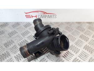 Used Thermostat housing Mercedes C (W204) 2.2 C-220 CDI 16V BlueEFFICIENCY Price € 30,00 Margin scheme offered by SH Carparts