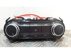 Usados Panel de control de calefacción Mercedes A (W176) 1.8 A-200 CDI 16V Precio € 40,00 Norma de margen ofrecido por SH Carparts