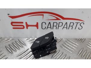 Used Central locking switch Mercedes CLA (118.3) 1.3 CLA-180 Turbo 16V Price € 30,00 Margin scheme offered by SH Carparts